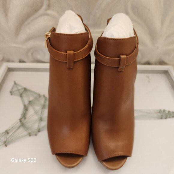 Michael Kors Leather " Lawson Open Toe" Heeled Sandals. NIB. Size Various - Picture 5 of 11